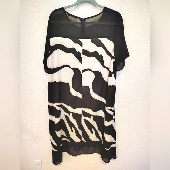 Sheilay Black and White Contemporary Print Dress - Picture 2 of 3